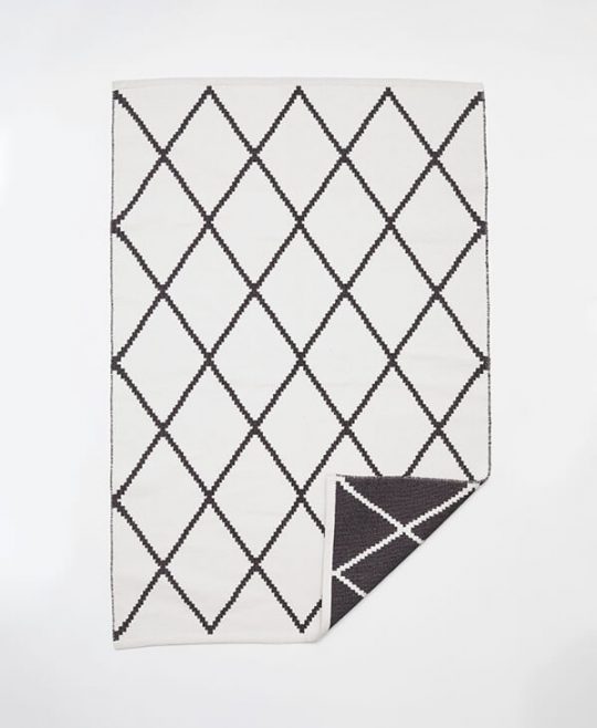 Two-Sided Rhombus Pattern Carpet